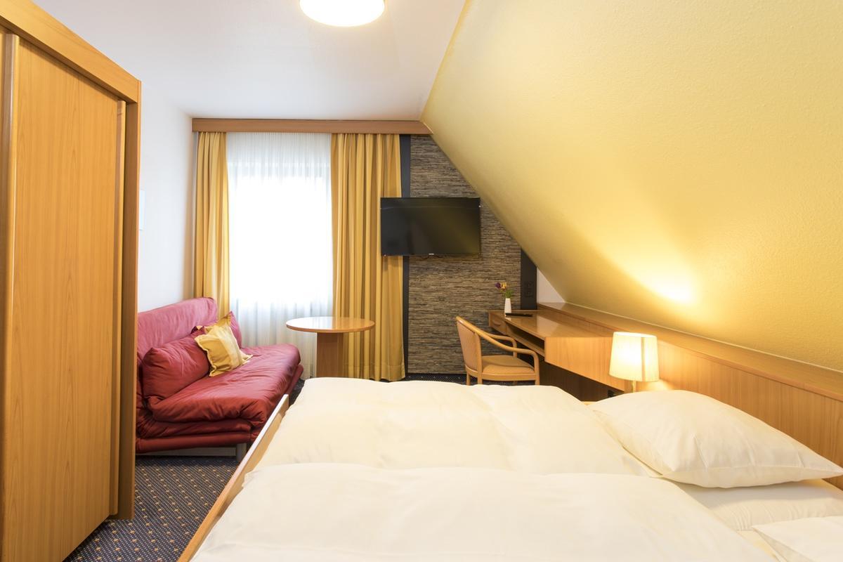 Hotel Restaurant Jaegerhof Weisendorf Buitenkant foto